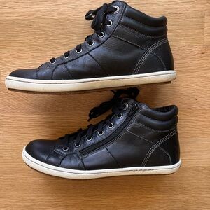 Taos black hi top leather sneakers size 9